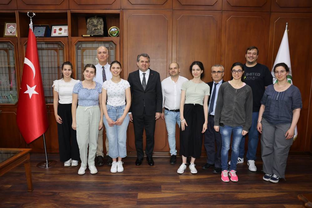 İtalya'daki Università degli Studi del Piemonte Orientale Üniversitesi Farmasötik Kimya ve Teknoloji (Gıda Kimyası, Biyoteknoloji ve Beslenme Birimi) Bölümü öğrencileri ve sorumlu akademisyenleri Dr. Matteo Bordiga ÇÜMERLAB'ı ziyaret ettiler. 