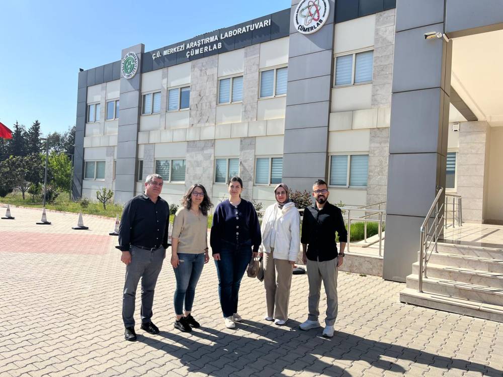 TORKU AR-GE Merkezi Müdürü ve ekibine ÇÜMERLAB bünyesinde yapılan analizler yerinde ziyaret ile tanıtılmıştır.